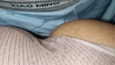 穿着内裤就做起来了 喜欢的可以找我 看见介 寻苏州附近的阿姨少妇